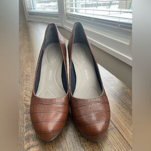 NWoT Rockport Brown Leather Croc Genoa Court Pumps - Size 7
